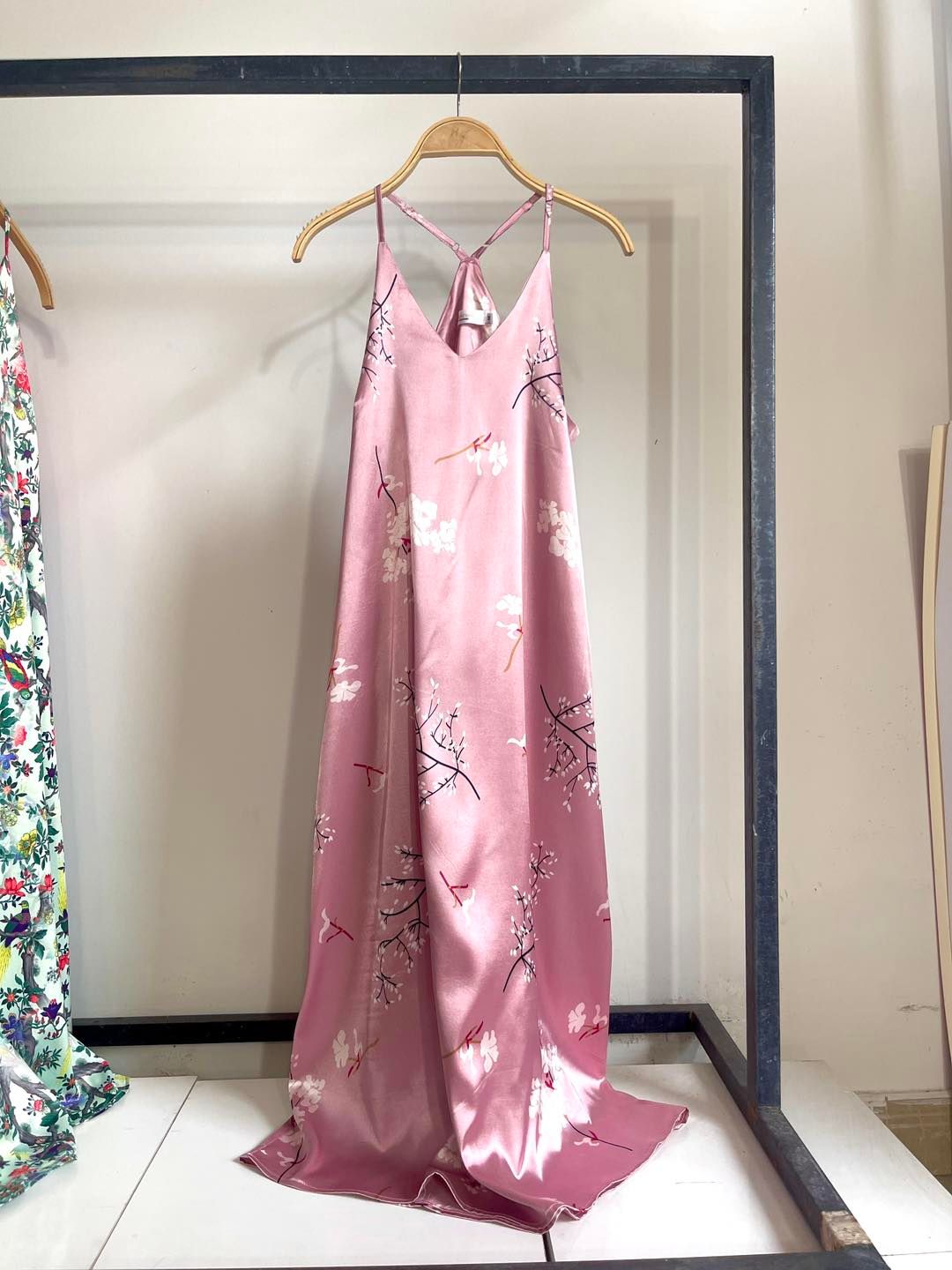 Đầm midi lụa hoa 2 dây Infashion