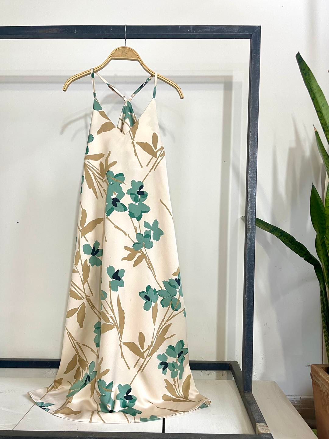 Đầm midi lụa hoa 2 dây Infashion