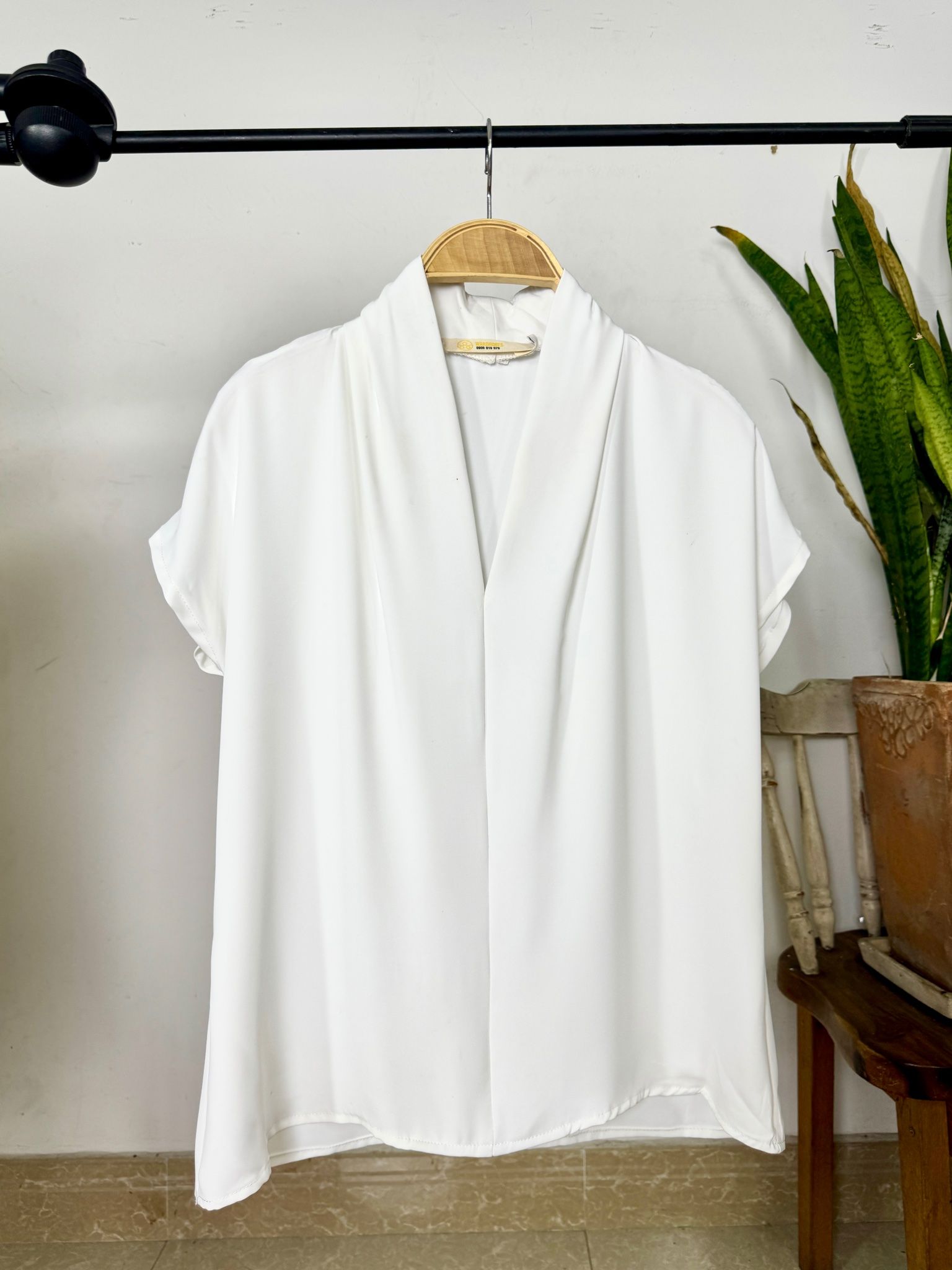 Áo lụa tay liền cổ xếp pli