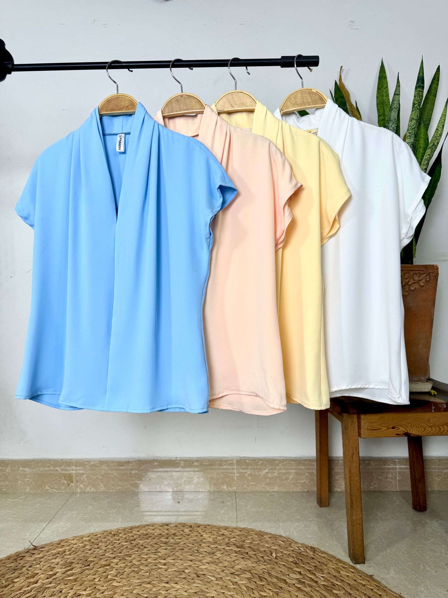 Áo lụa tay liền cổ xếp pli