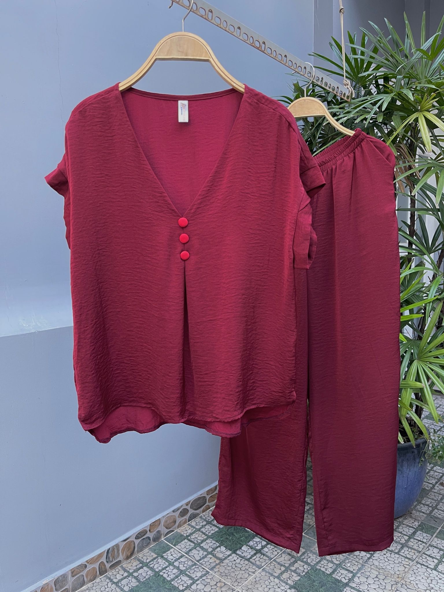 Đồ bộ mặc nhà quần dài vải lụa tay liền cổ V Infashion