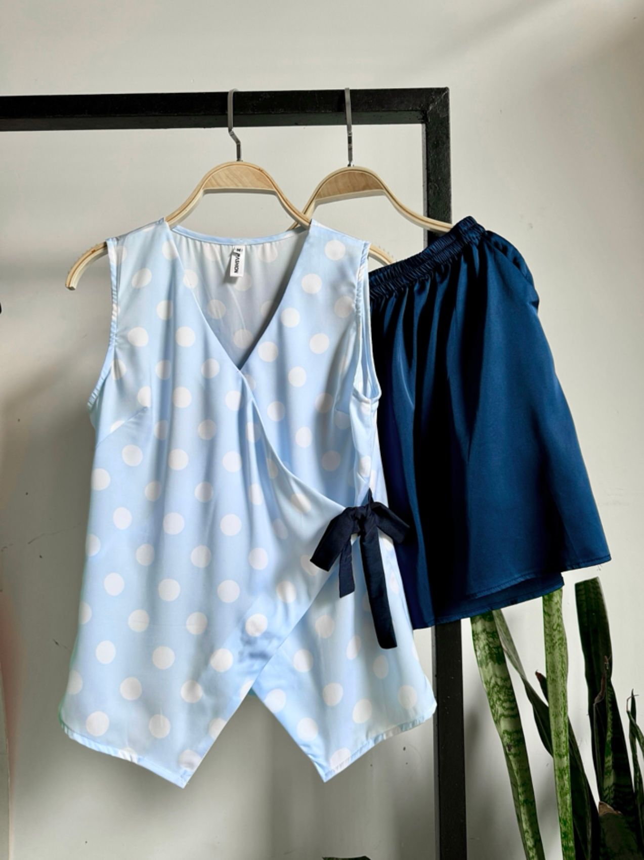 Set áo hv quần váy không tay