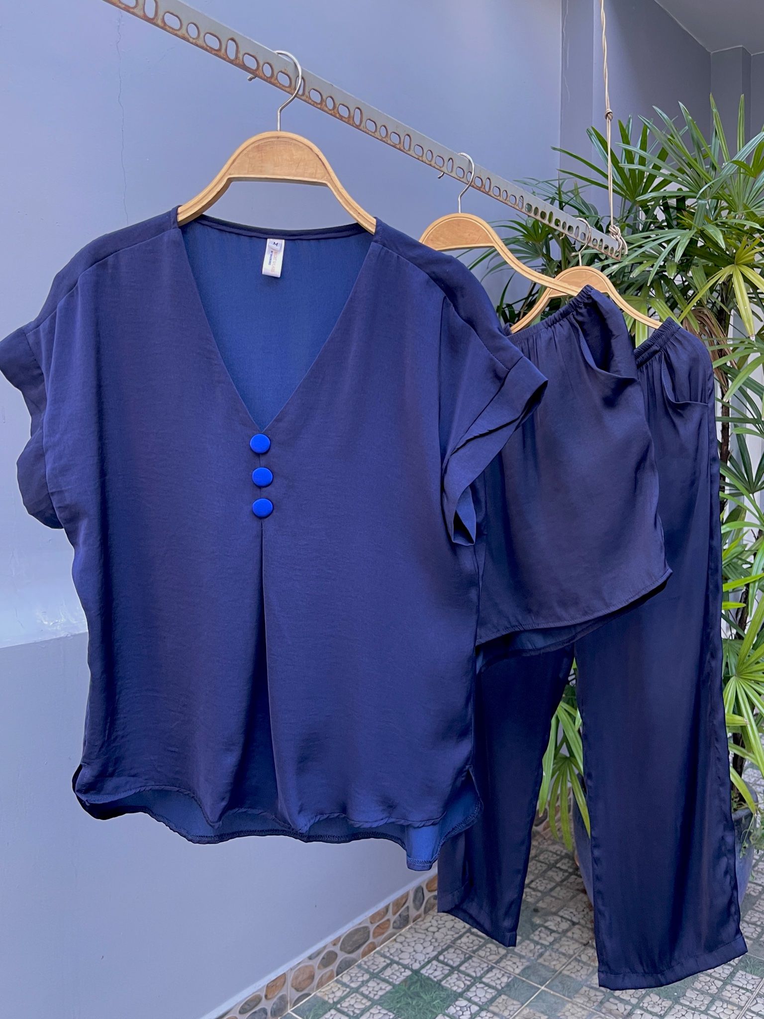 Đồ bộ mặc nhà quần dài vải lụa tay liền cổ V Infashion