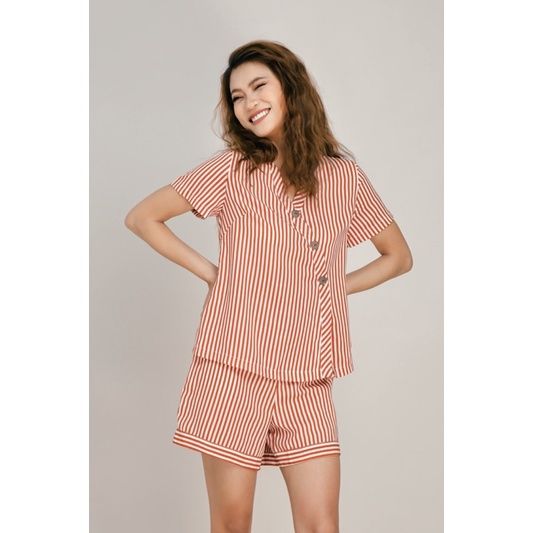 Set thời trang sọc đứng nút xéo Infashion