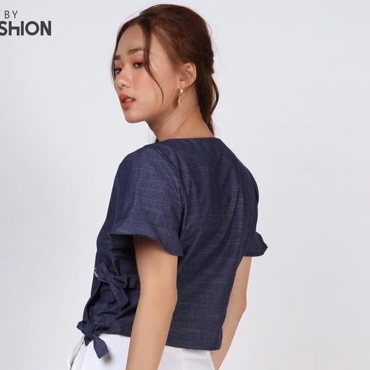 Áo kiểu denim tay loe phối nút gỗ Infashion