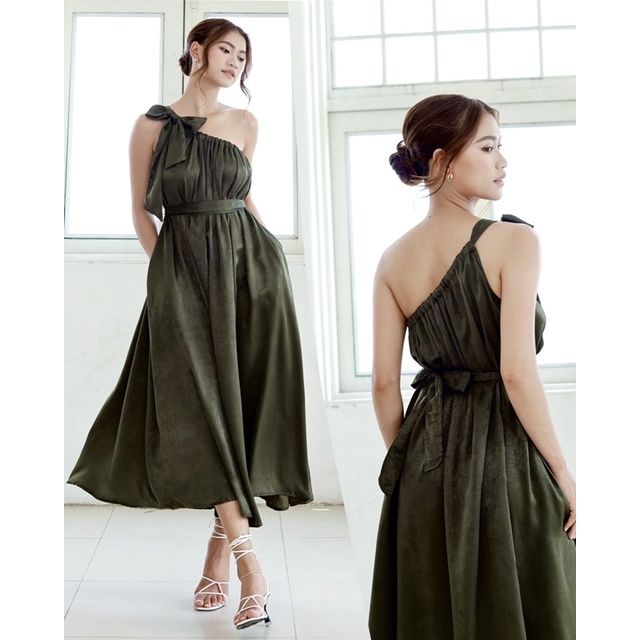  Đầm maxi lệch vai lụa metalic Infashion 