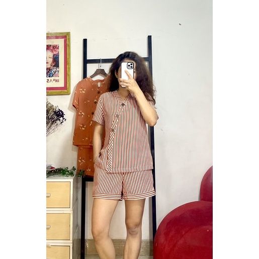 Set thời trang sọc đứng nút xéo Infashion