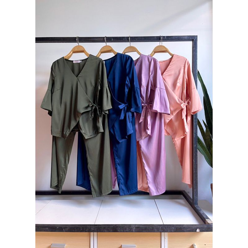 Bộ dài mặc nhà lụa satin co giãn tay lỡ cổ V Infashion