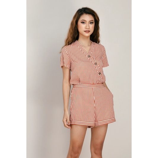 Set thời trang sọc đứng nút xéo Infashion