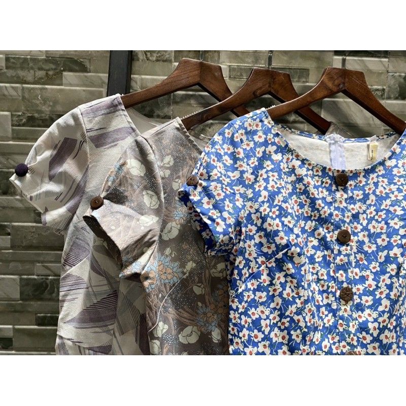 Đầm xoè hoa công sở co giãn nhiều phối nút.