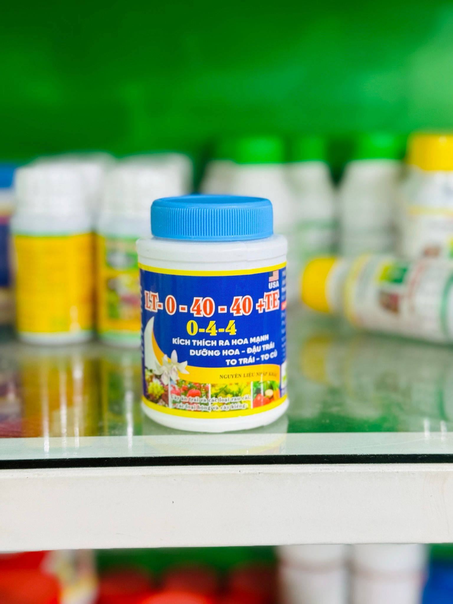 Phân bón lá NPK cao cấp 0-40-40 Kích Thích Ra hoa trên mọi loại cây trồng