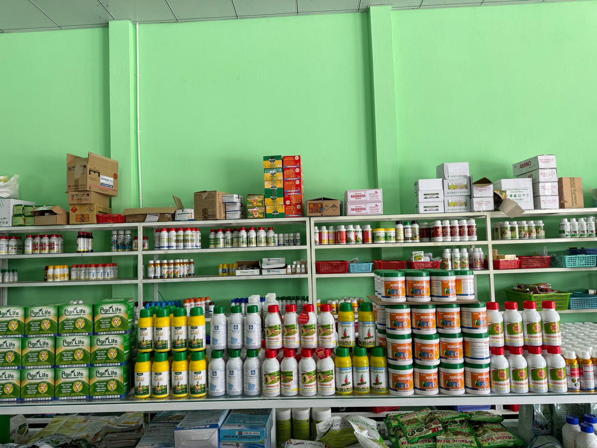 Phân bón lá Hợp Trí CASI cứng cây chống rụng hoa nuôi trái