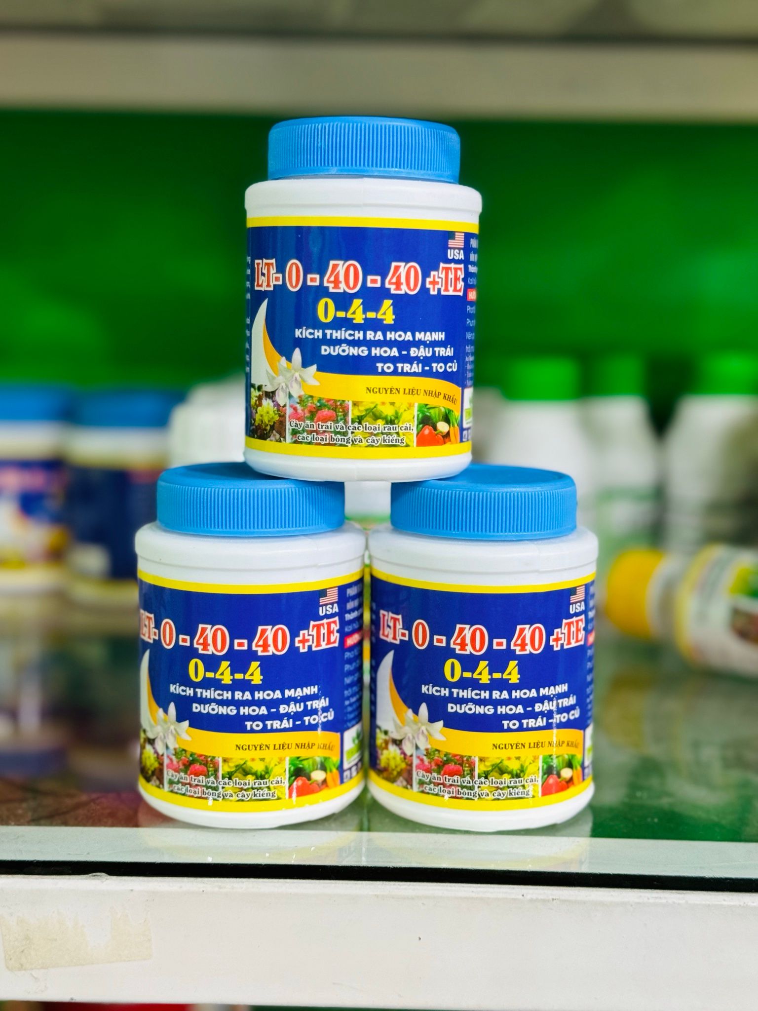 Phân bón lá NPK cao cấp 0-40-40 Kích Thích Ra hoa trên mọi loại cây trồng