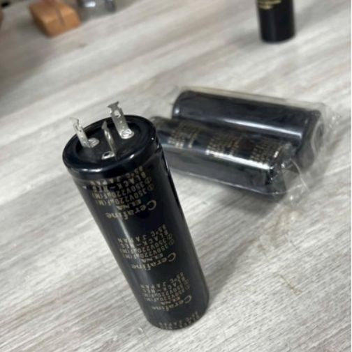 ELNA エルナー Cerafine セラファイン 電解コンデンサ 330μ／500V 2ケ 中古