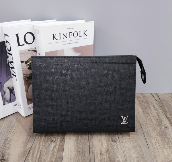 Clutch LV Pochette Voyage MM DS Đen