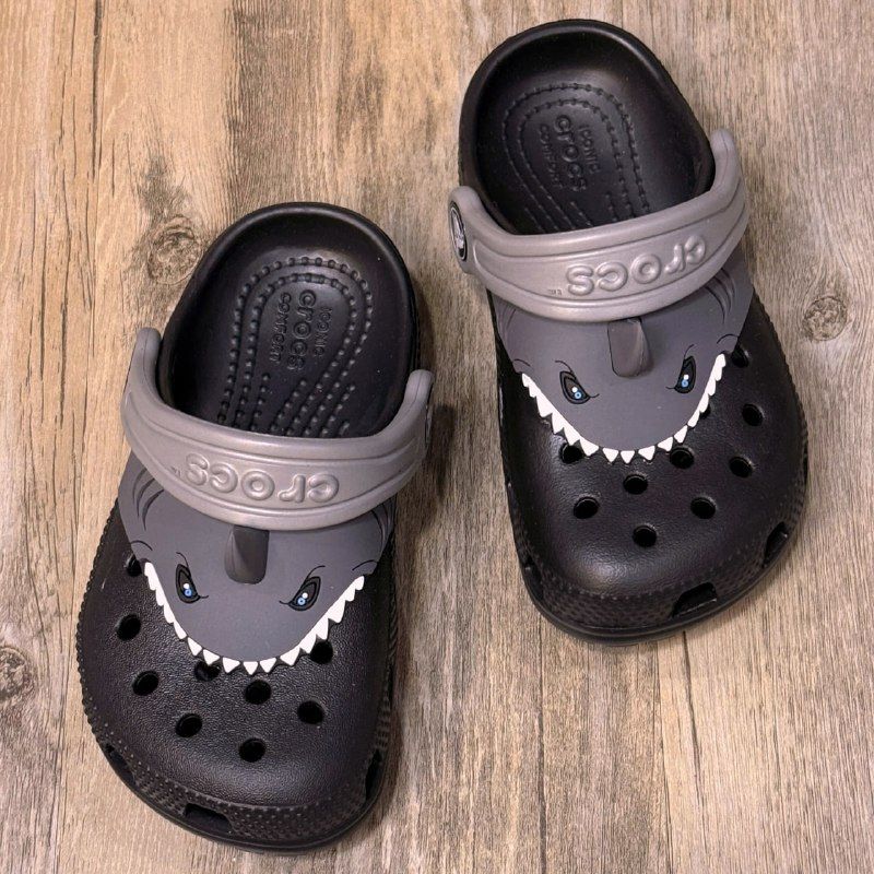 Dép Crocs Kid Clog Baby Shark HN Black/Grey