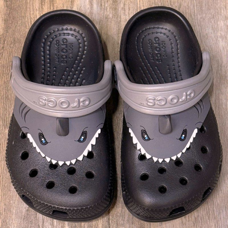 Dép Crocs Kid Clog Baby Shark HN Black/Grey