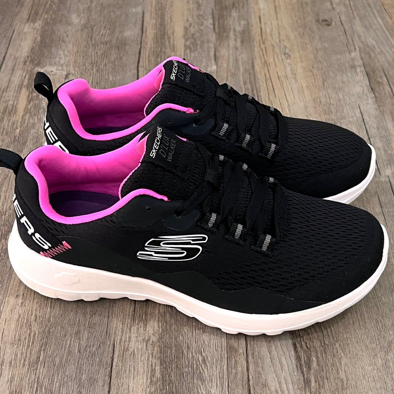 Giày Thể Thao Skechers cột dây HN Đen hồng