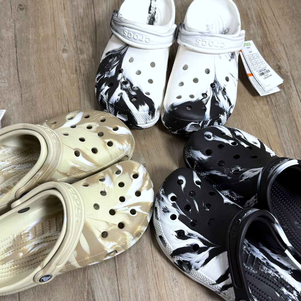 Dép Crocs Classic Roomyfit Loang HN White/Black