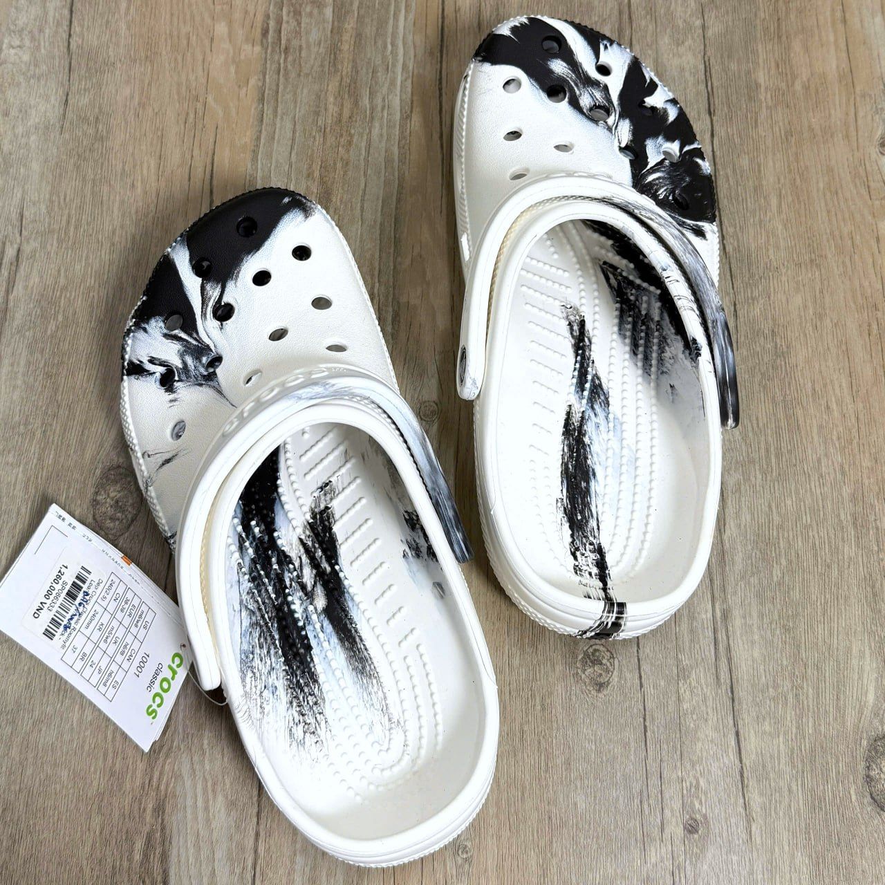 Dép Crocs Classic Roomyfit Loang HN White/Black