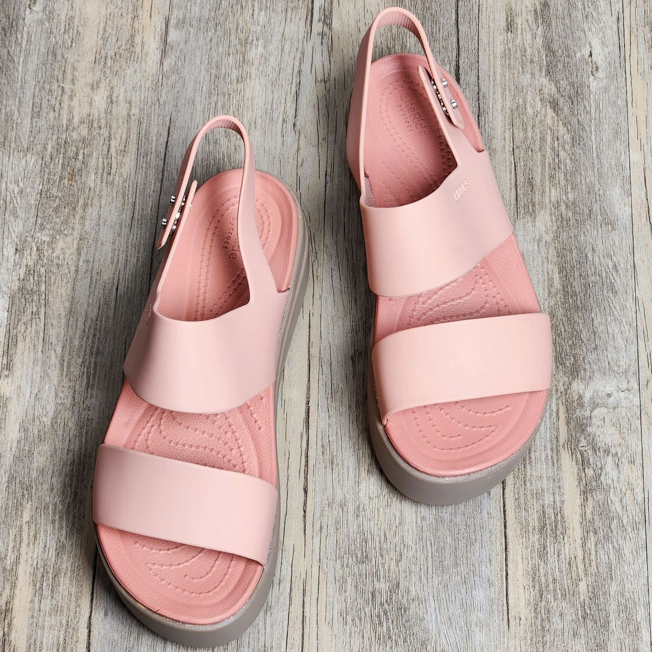 Dép Crocs Brooklyn Low Wedge W MV Hồng