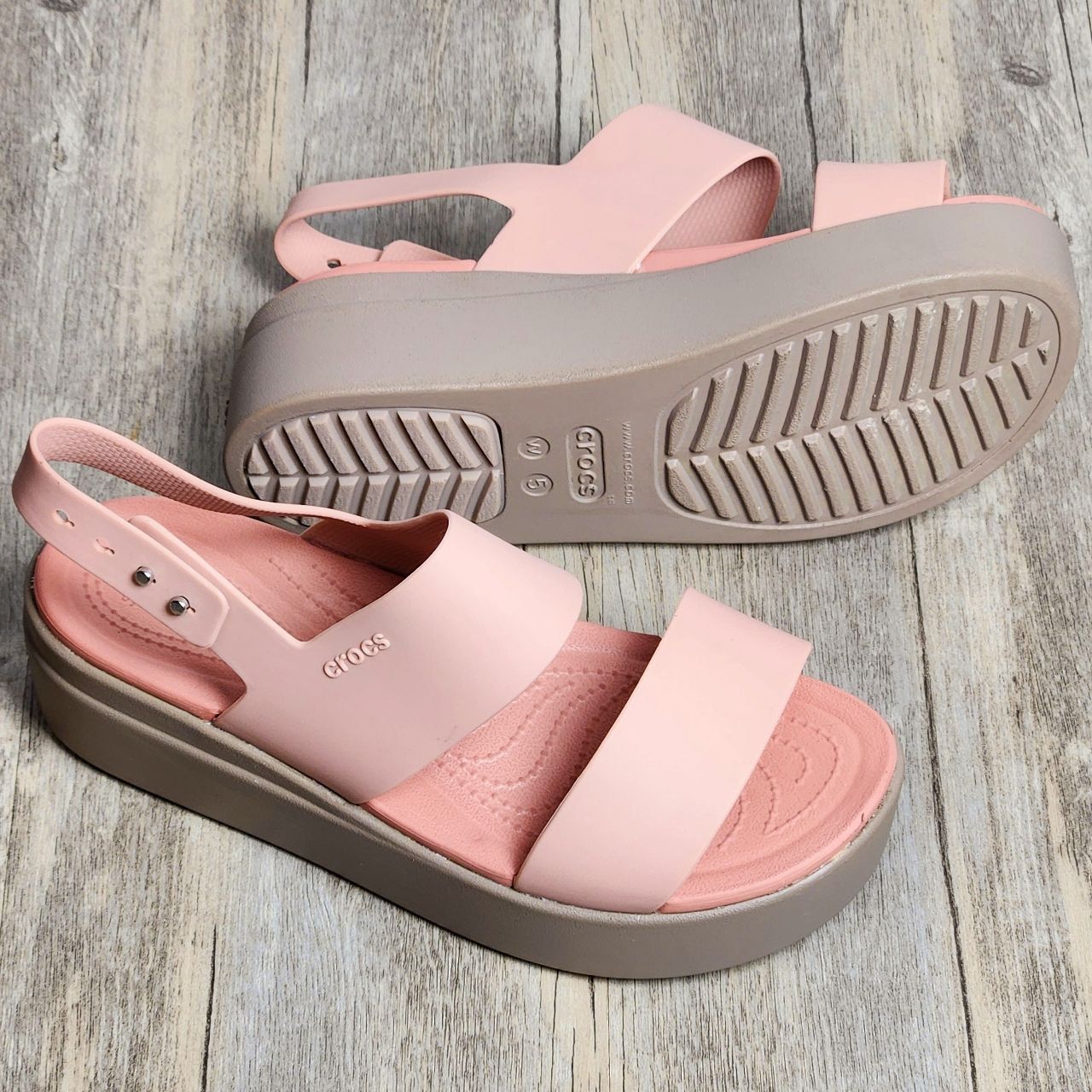 Dép Crocs Brooklyn Low Wedge W MV Hồng