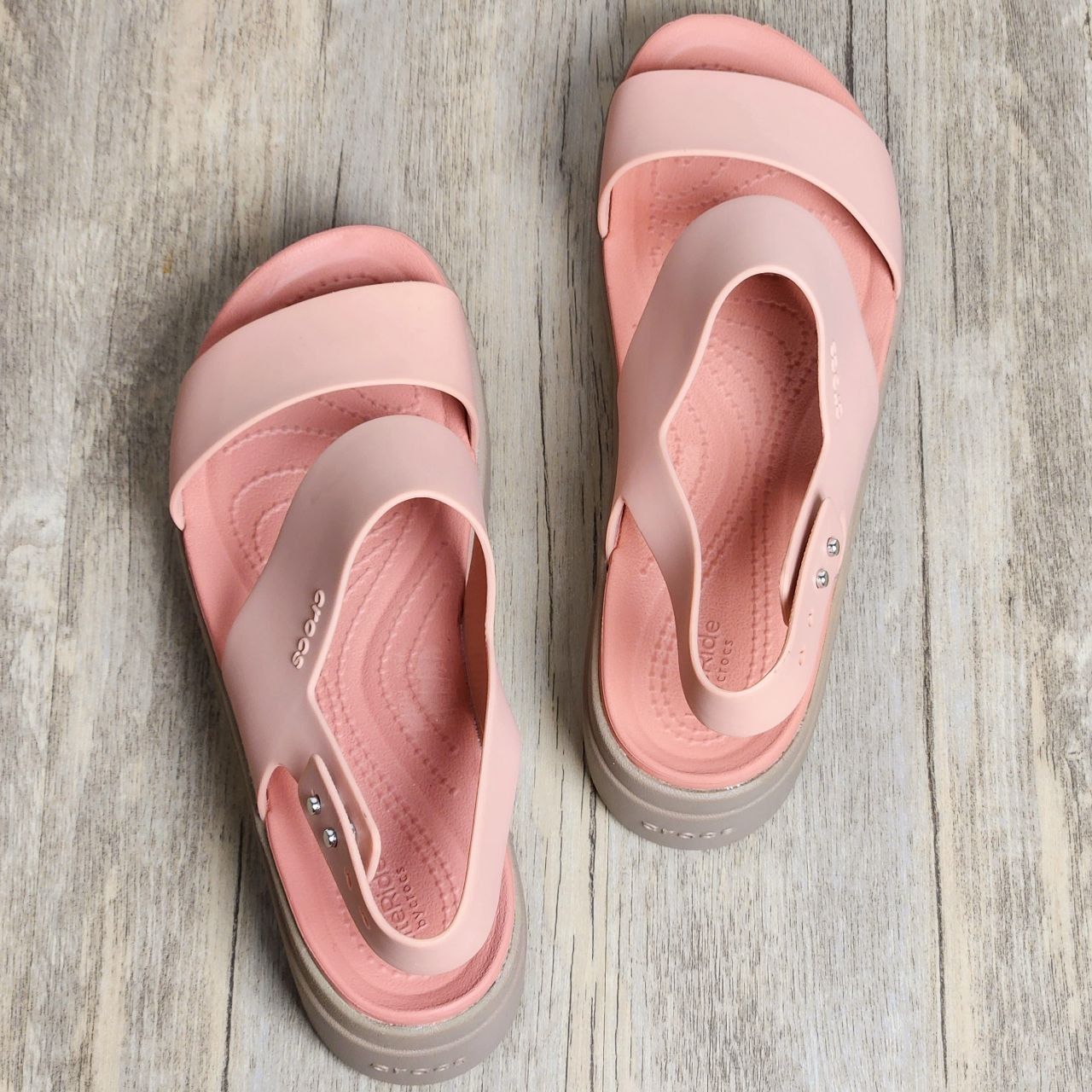 Dép Crocs Brooklyn Low Wedge W MV Hồng