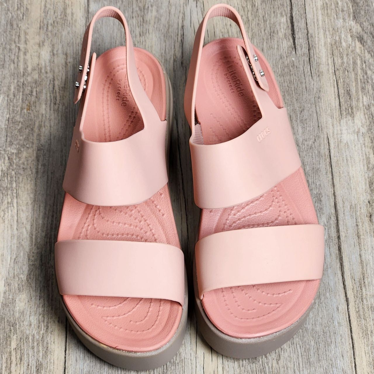 Dép Crocs Brooklyn Low Wedge W MV Hồng