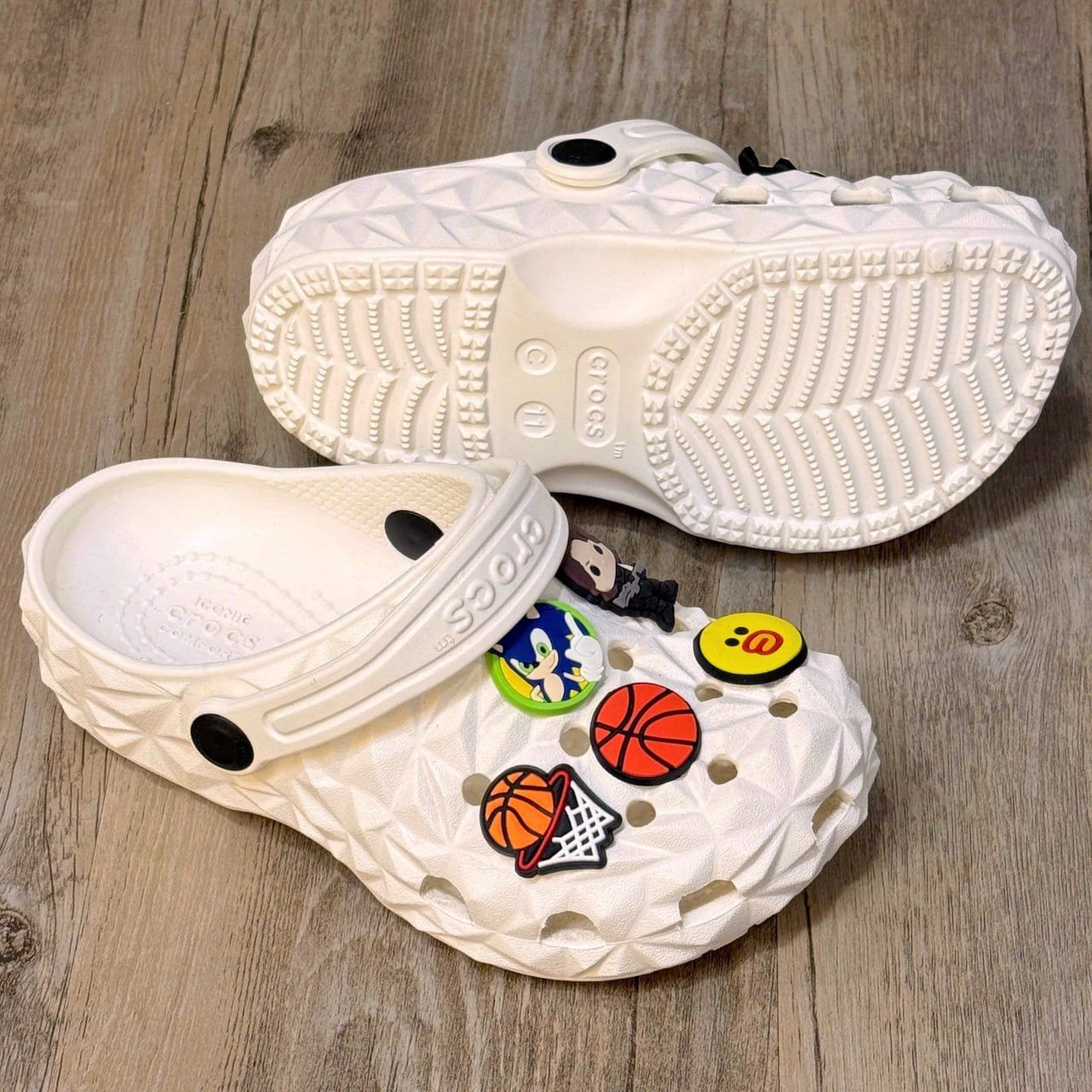 Dép Crocs Kid Iridescent Geometric HN White