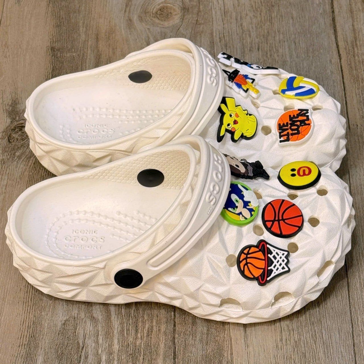 Dép Crocs Kid Iridescent Geometric HN White