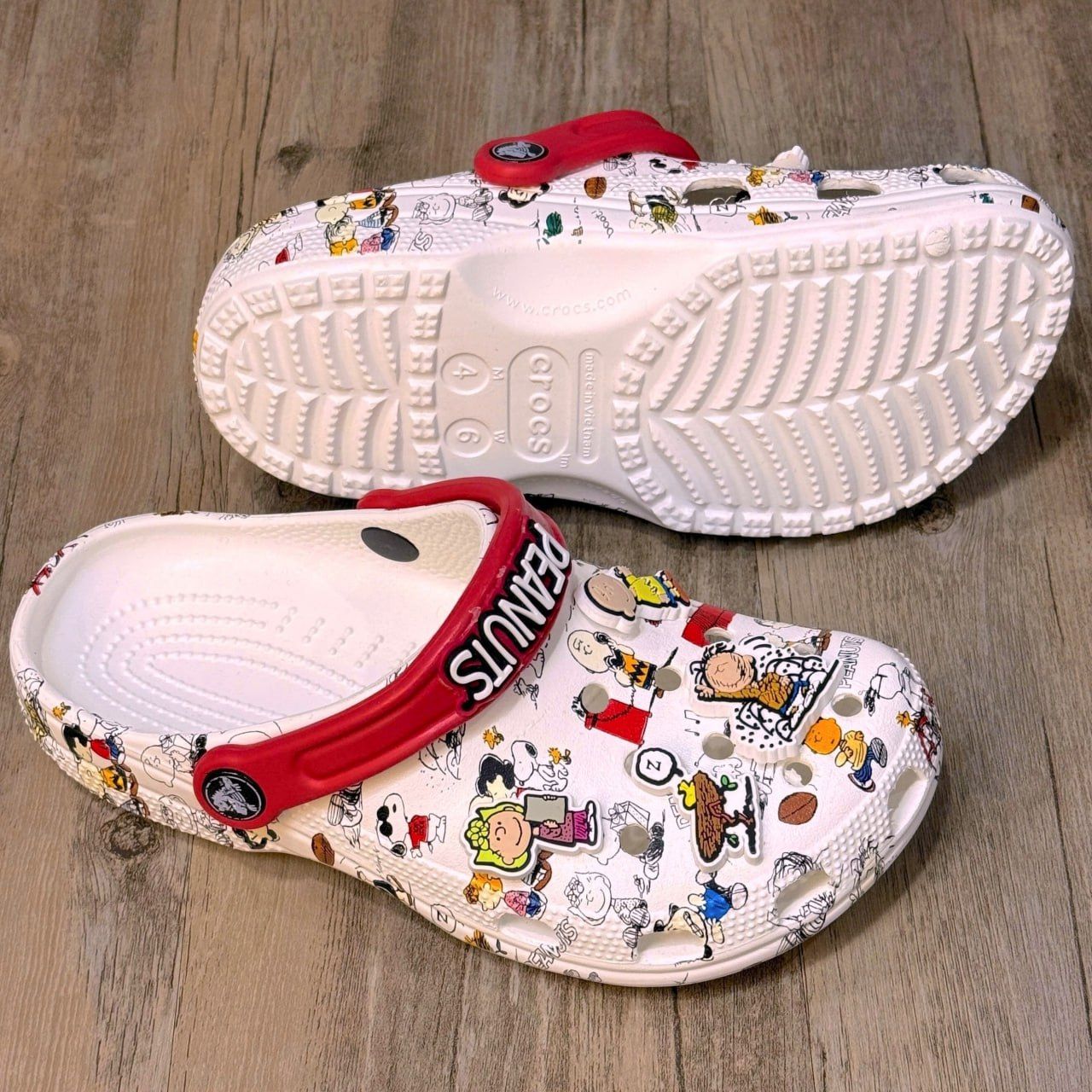 Dép Crocs Kid Clog Peanuts HN White