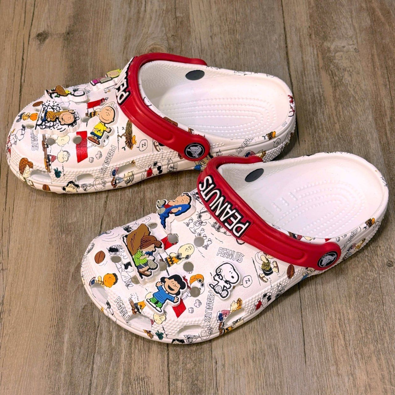 Dép Crocs Kid Clog Peanuts HN White