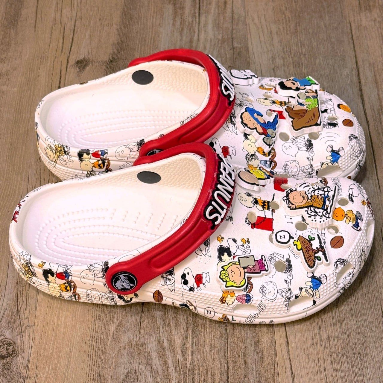 Dép Crocs Kid Clog Peanuts HN White