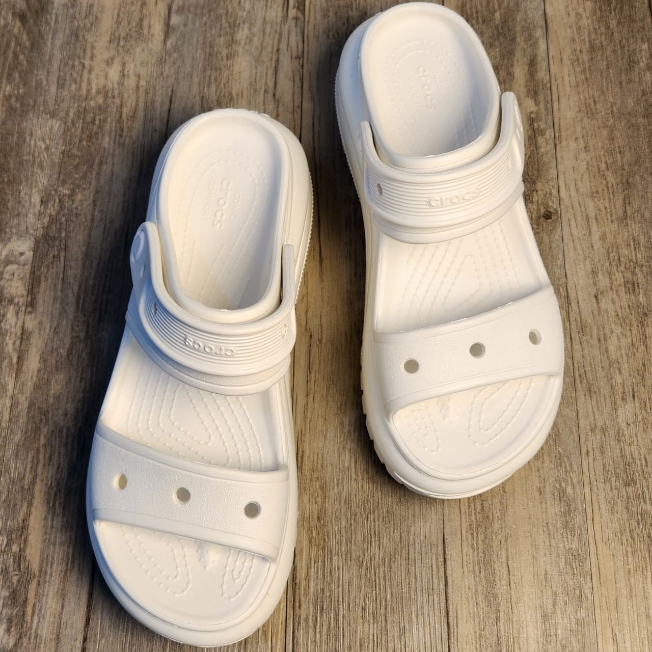 Dép Crocs Classic Mega Crush Sandal 3 Lớp MV White
