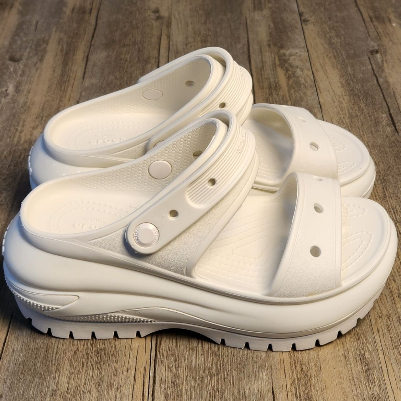Dép Crocs Classic Mega Crush Sandal 3 Lớp MV White