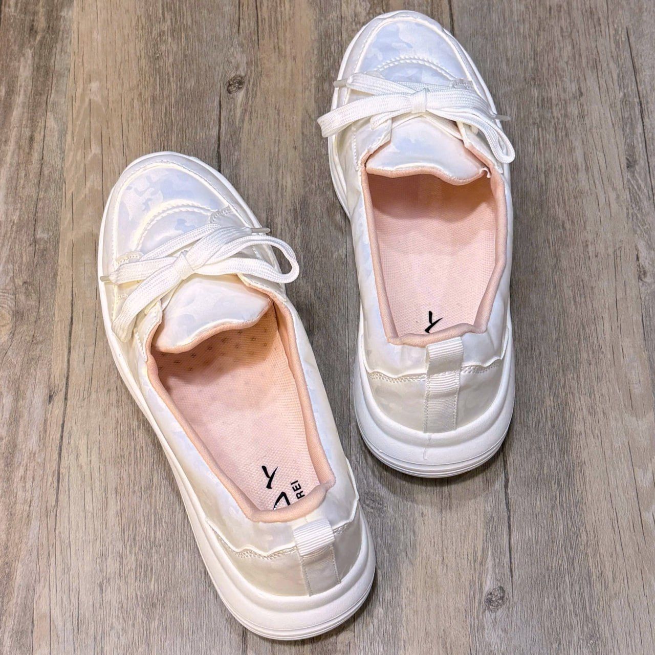 Giày Kirei Breathable Walk on Camo BG White