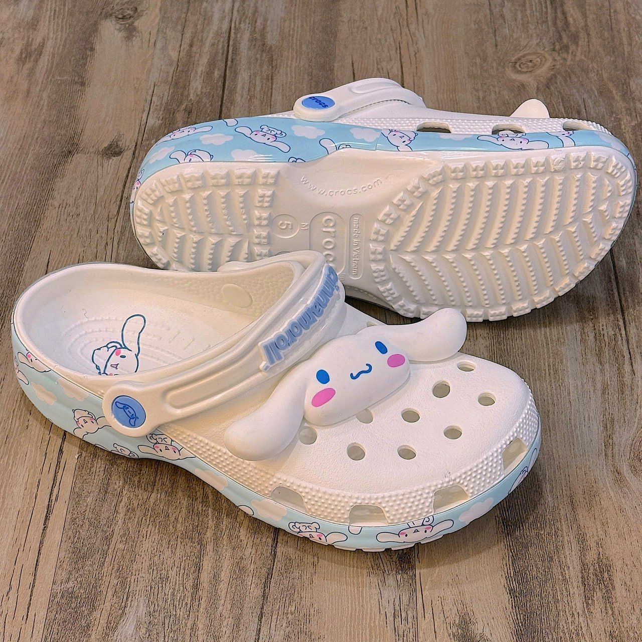 Dép Crocs Clog Cinnamoroll HN White