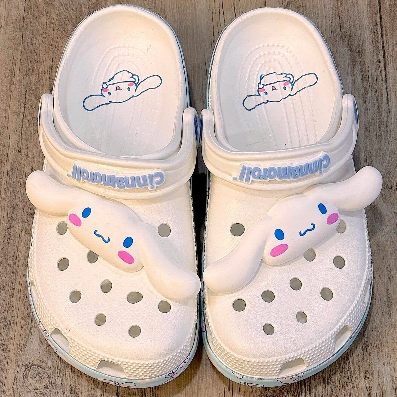 Dép Crocs Clog Cinnamoroll HN White