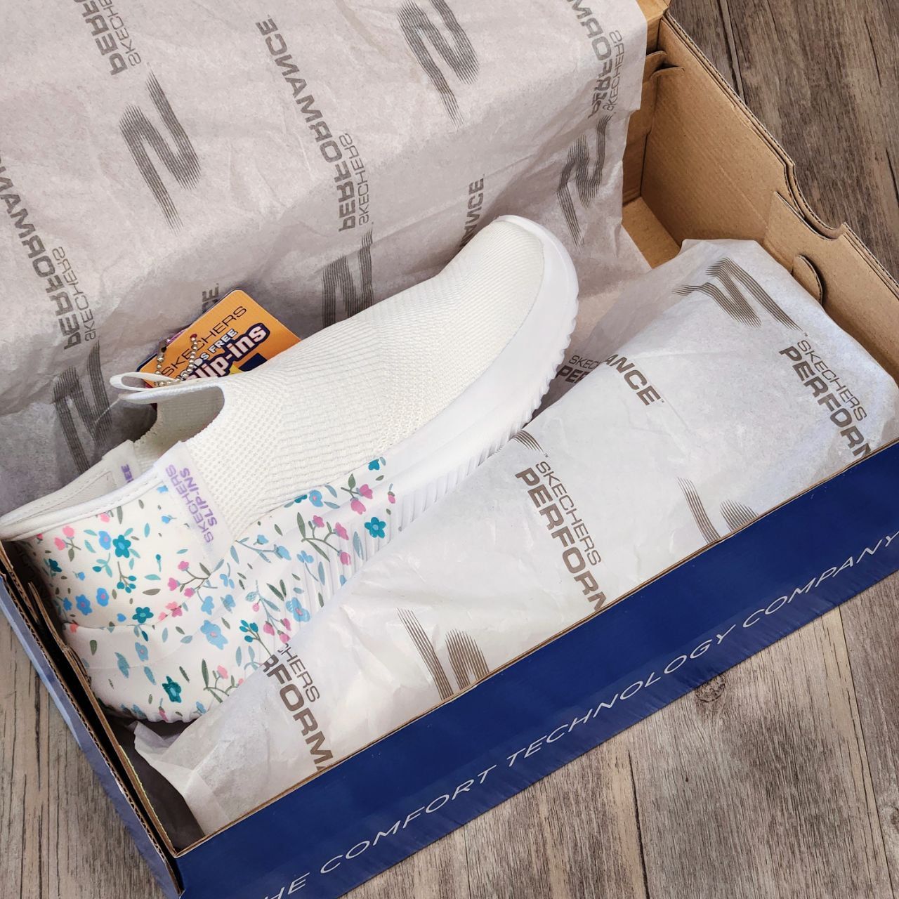 Giày Skechers Slip-ins Bloom On MV White