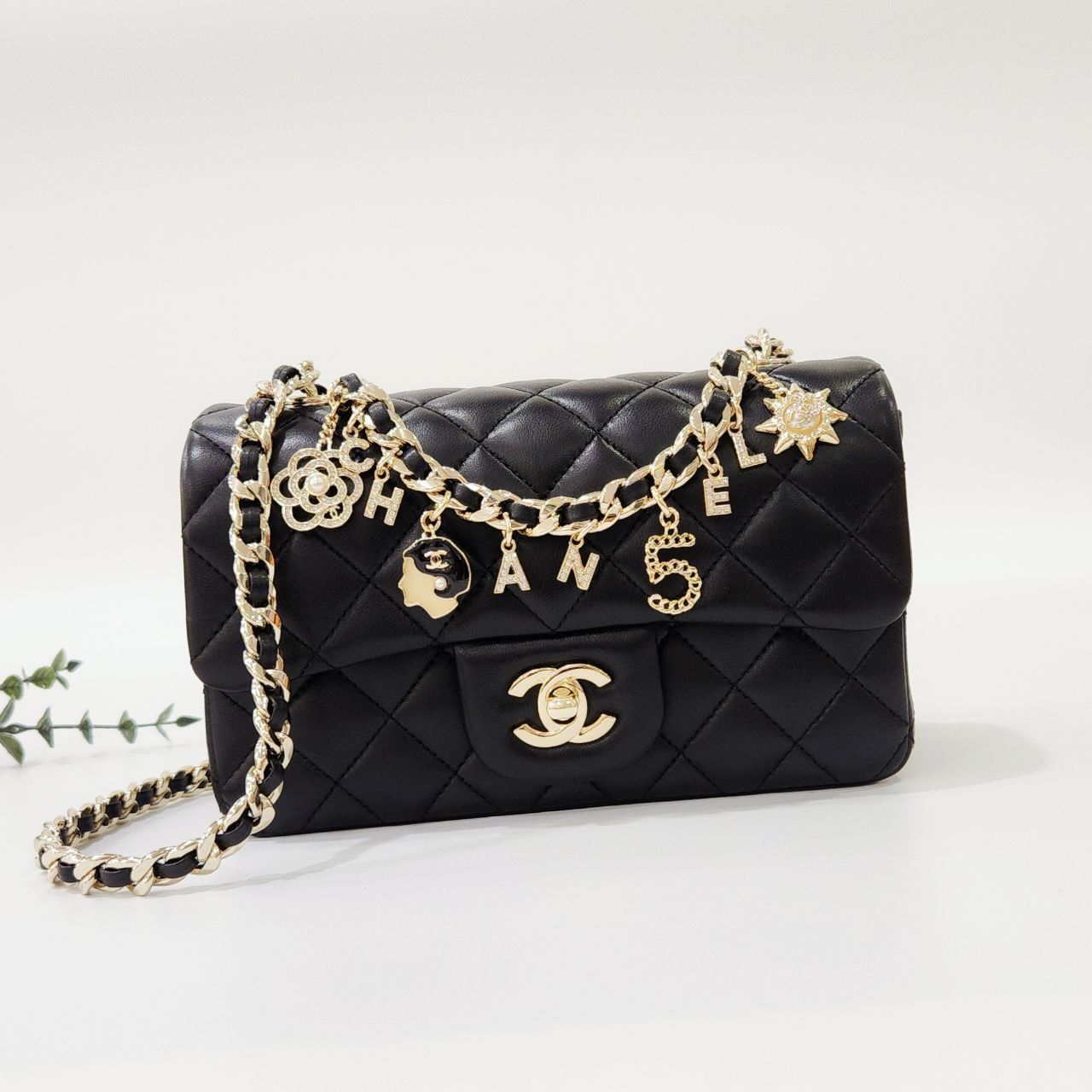Túi Chanel 21C Charm Mini Flap DS Đen bạc