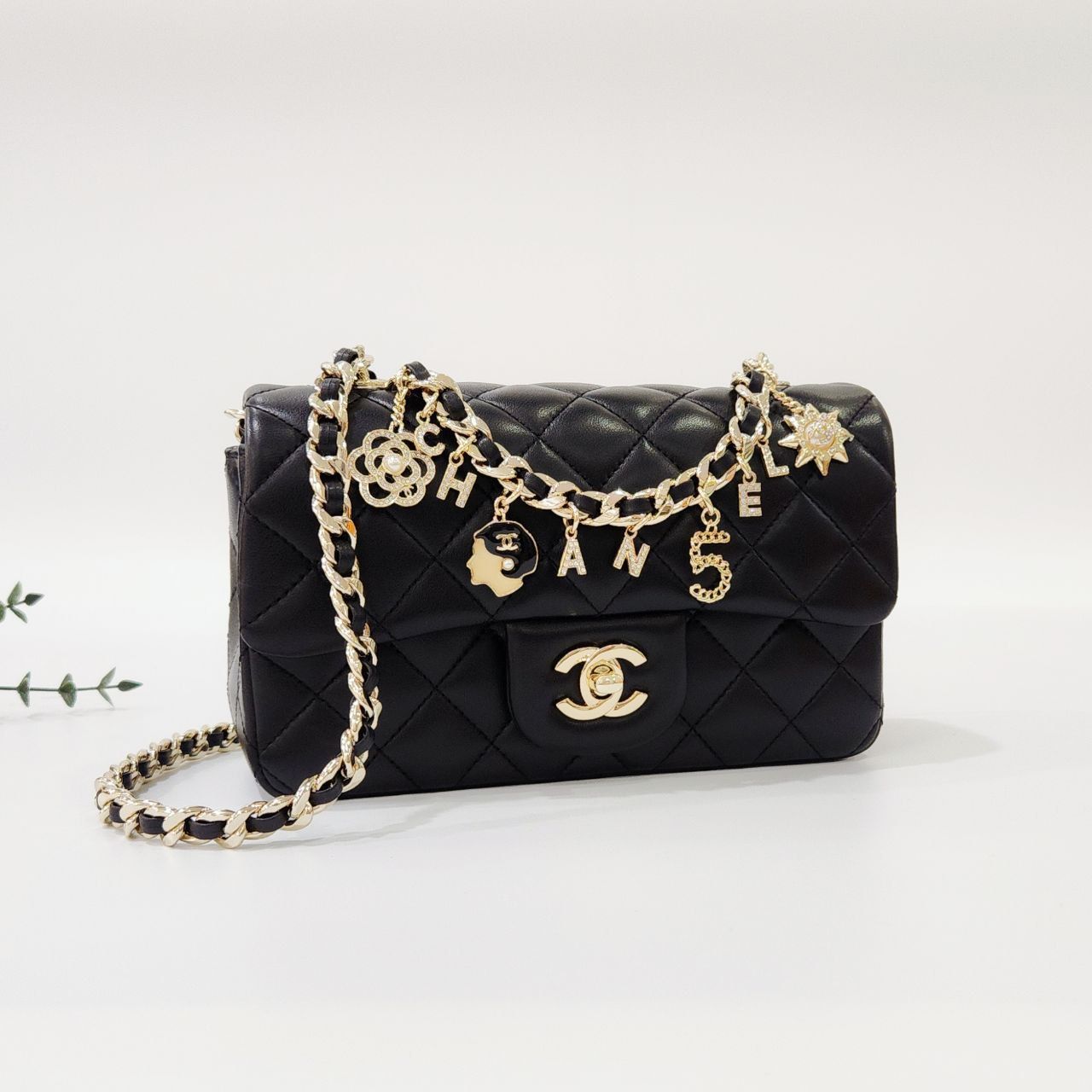Túi Chanel 21C Charm Mini Flap DS Đen bạc