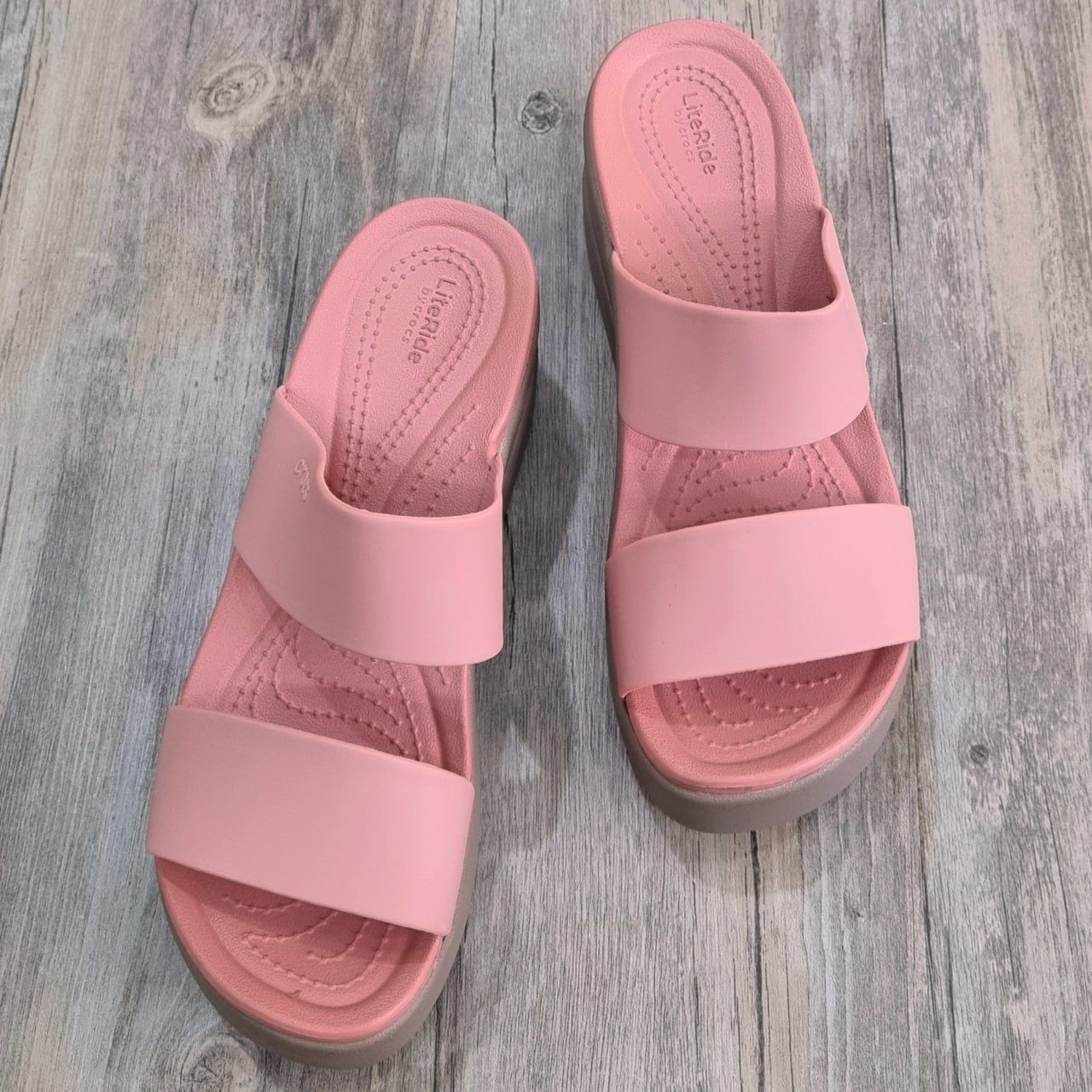 Dép Crocs Brooklyn Mid Wedge W HN Hồng