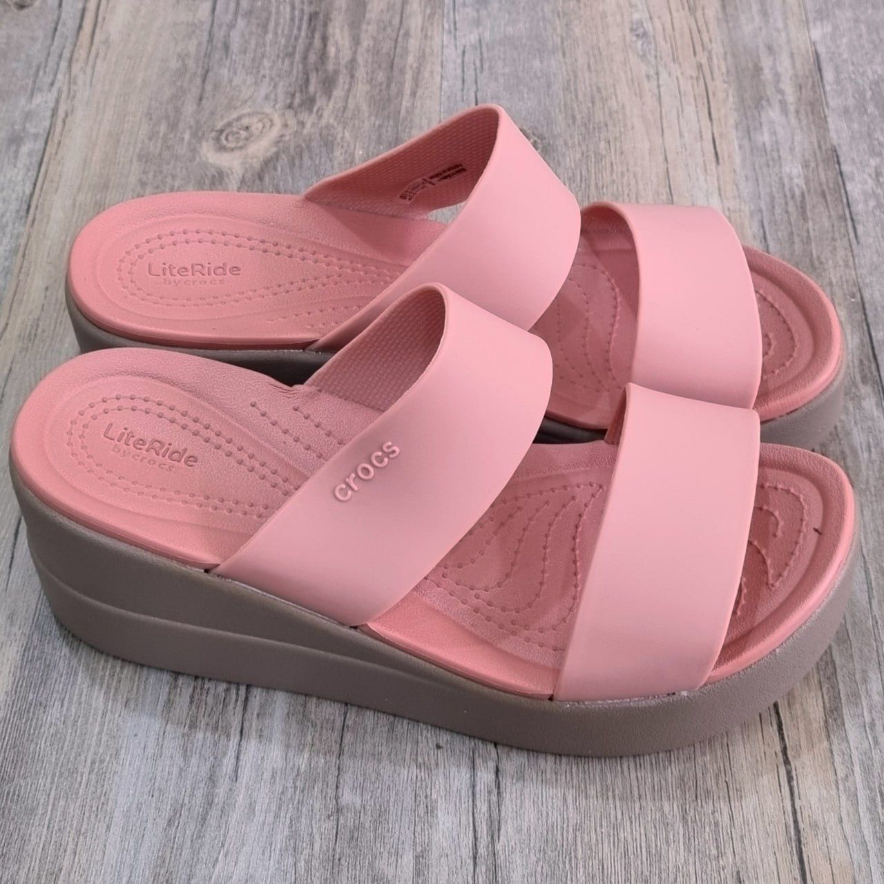 Dép Crocs Brooklyn Mid Wedge W HN Hồng