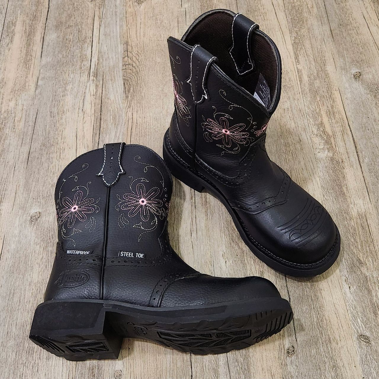 Giày boot Justin da ngựa hoa thêu trắng HN Đen