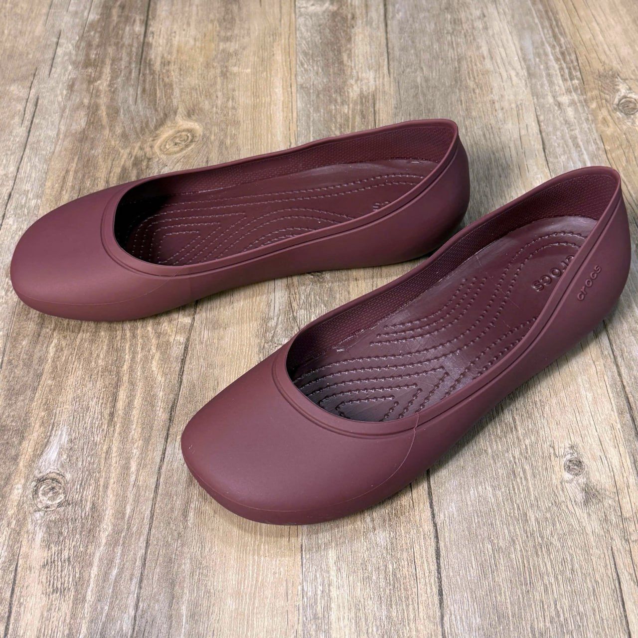 Giày Búp Bê Crocs Brooklyn Pointed HN Dark Red