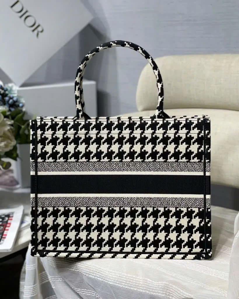 Túi xách - Dior Medium Book Tote DS Đen trắng