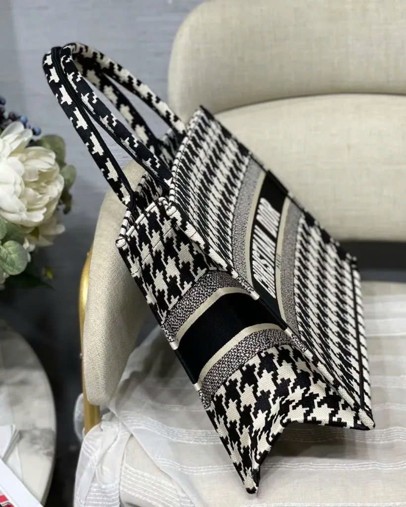 Túi xách - Dior Medium Book Tote DS Đen trắng