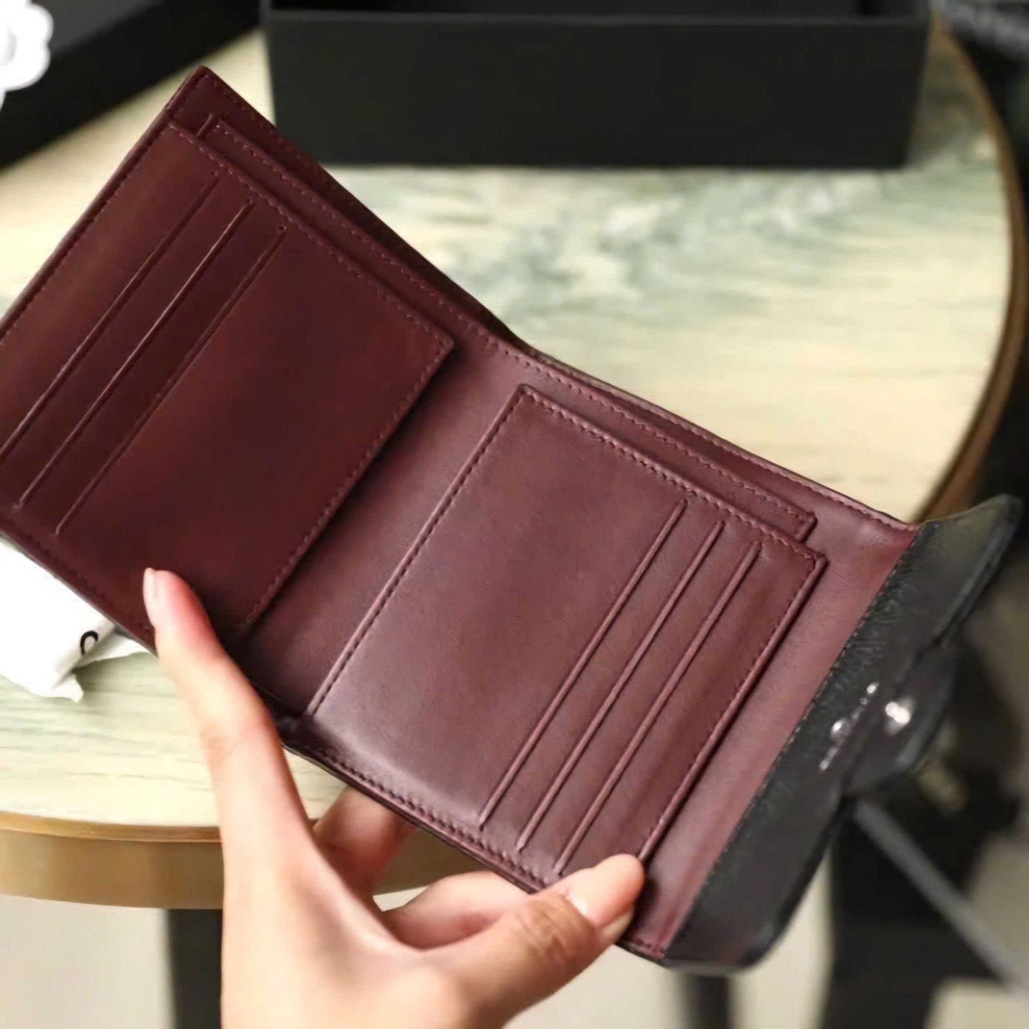 Ví - Chanel Min Wallet Gấp Ba VCN0004 Khóa Bạc DS Đen