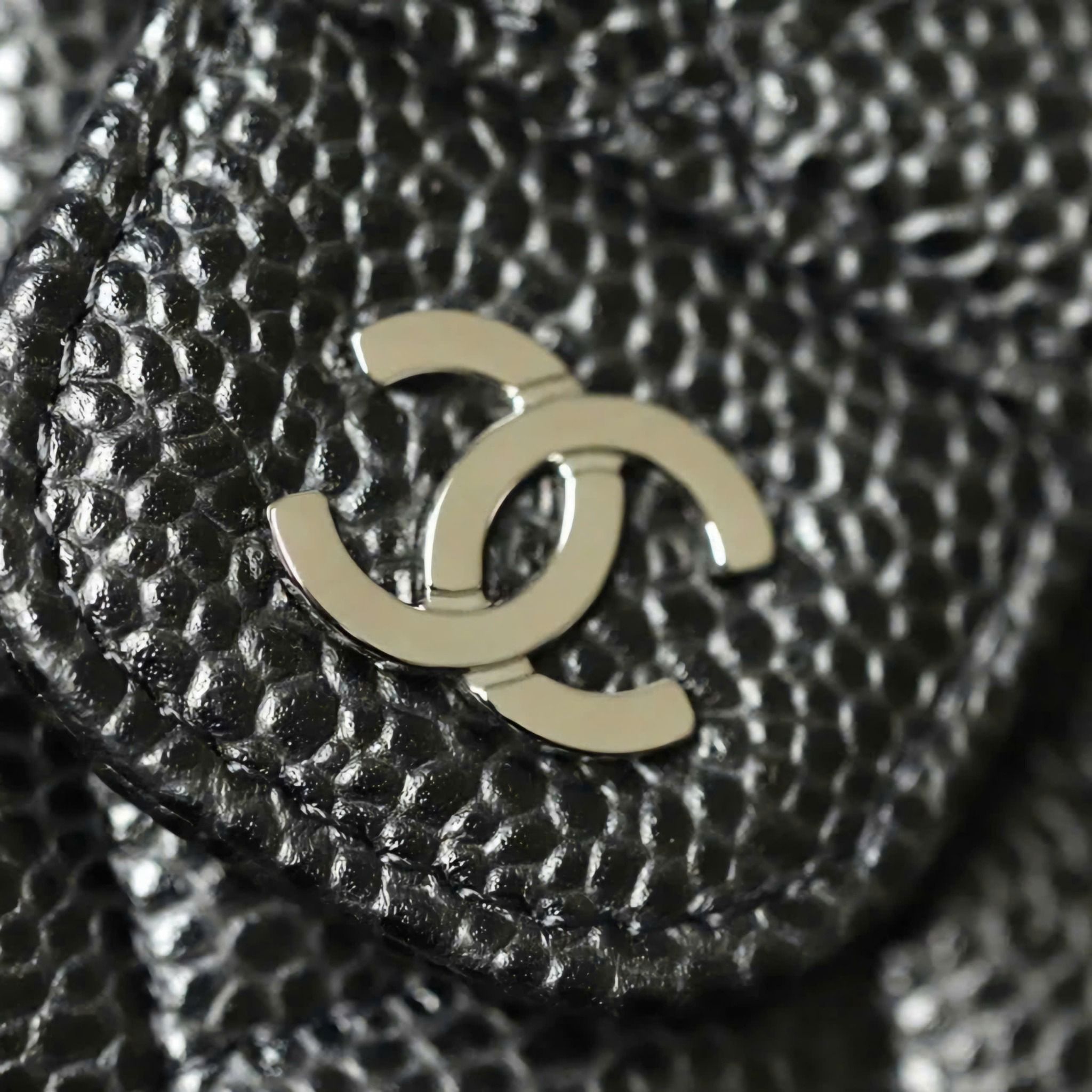 Ví - Chanel Min Wallet Gấp Ba VCN0004 Khóa Bạc DS Đen