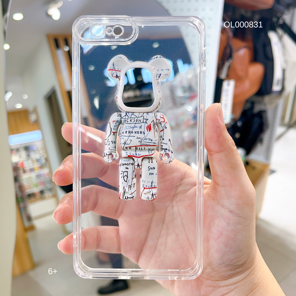 Ốp IP 6+ dẻo trong Bearbrick nổi khoét táo